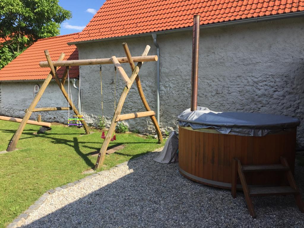 ホテル Statek 3 - Wellness & Spa Hluboká nad Vltavou エクステリア 写真