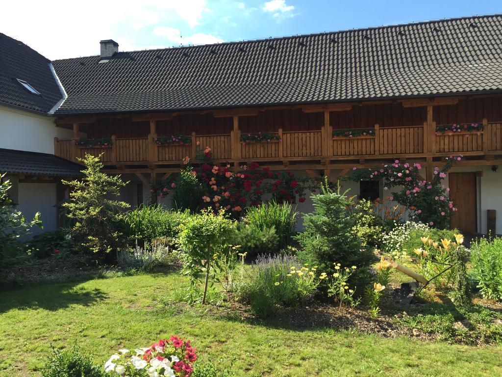 ホテル Statek 3 - Wellness & Spa Hluboká nad Vltavou エクステリア 写真