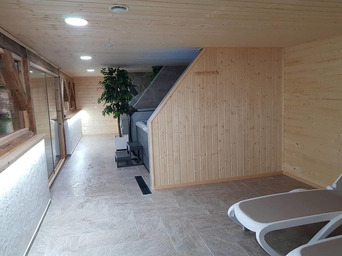ホテル Statek 3 - Wellness & Spa Hluboká nad Vltavou エクステリア 写真