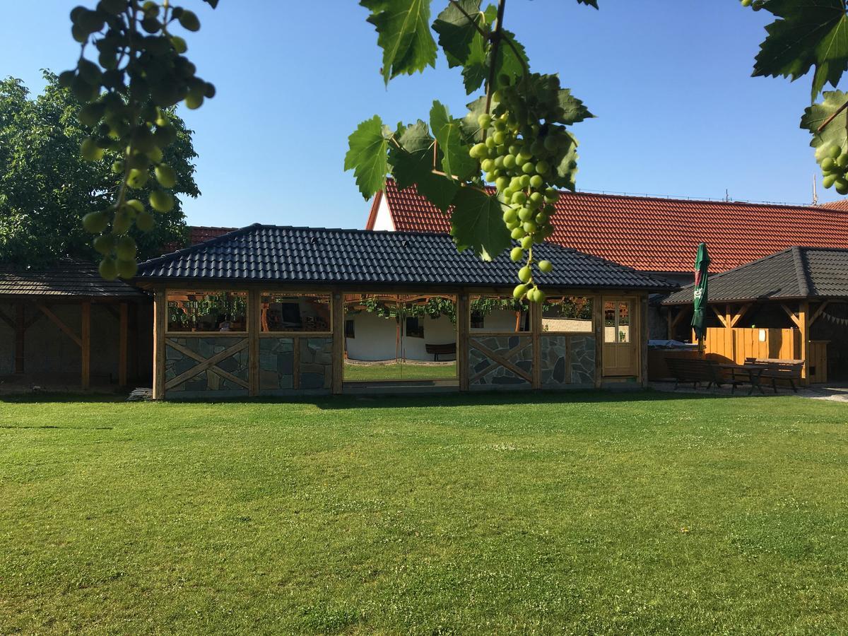 ホテル Statek 3 - Wellness & Spa Hluboká nad Vltavou エクステリア 写真