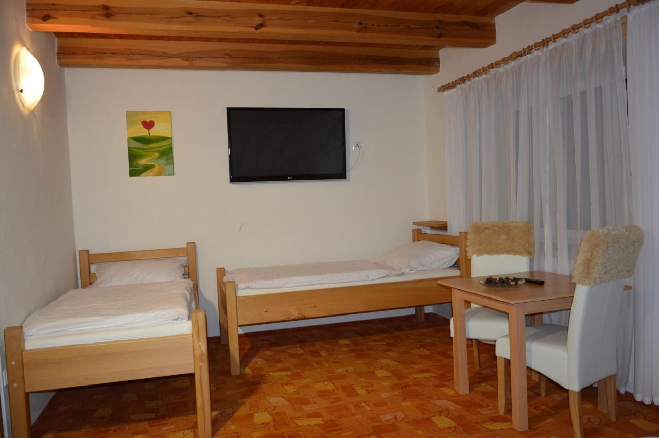ホテル Statek 3 - Wellness & Spa Hluboká nad Vltavou エクステリア 写真