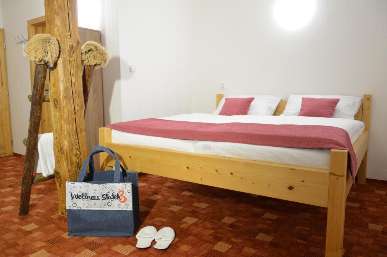 ホテル Statek 3 - Wellness & Spa Hluboká nad Vltavou エクステリア 写真